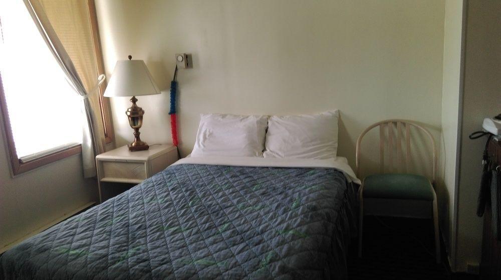 Bay Lake Inn - Frontiersman Motel Latchford Zewnętrze zdjęcie