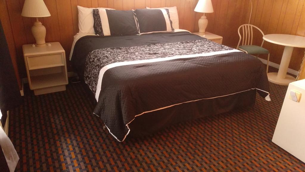 Bay Lake Inn - Frontiersman Motel Latchford Zewnętrze zdjęcie